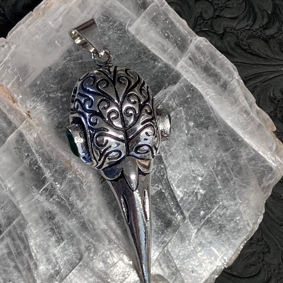 Raven or Crow Skull and Faceted Green Gem Pendant Stone Crystal Jewelry - Picture 7 of 7